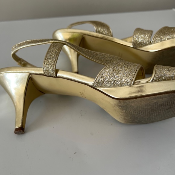 Gold sandals size 10m - Picture 2 of 3